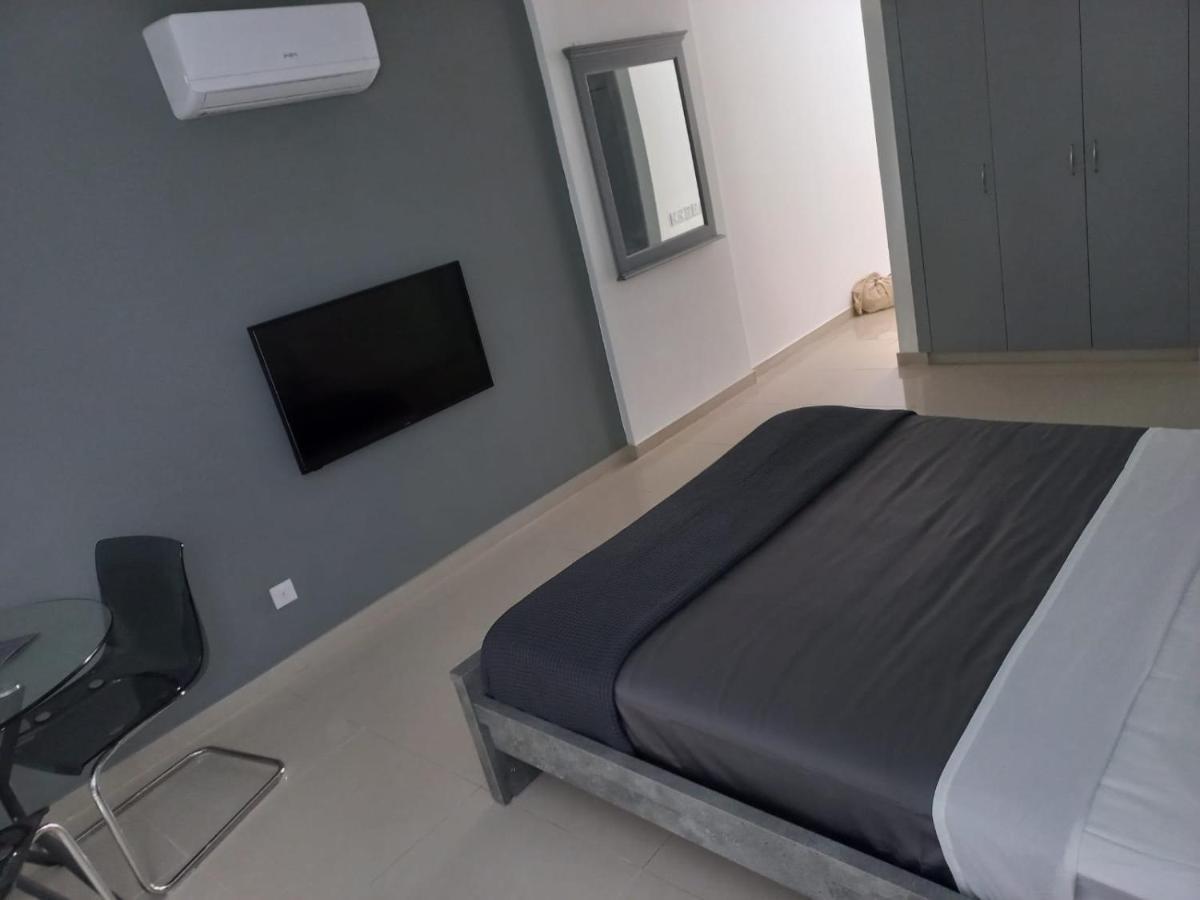 Modern Armonia Court *