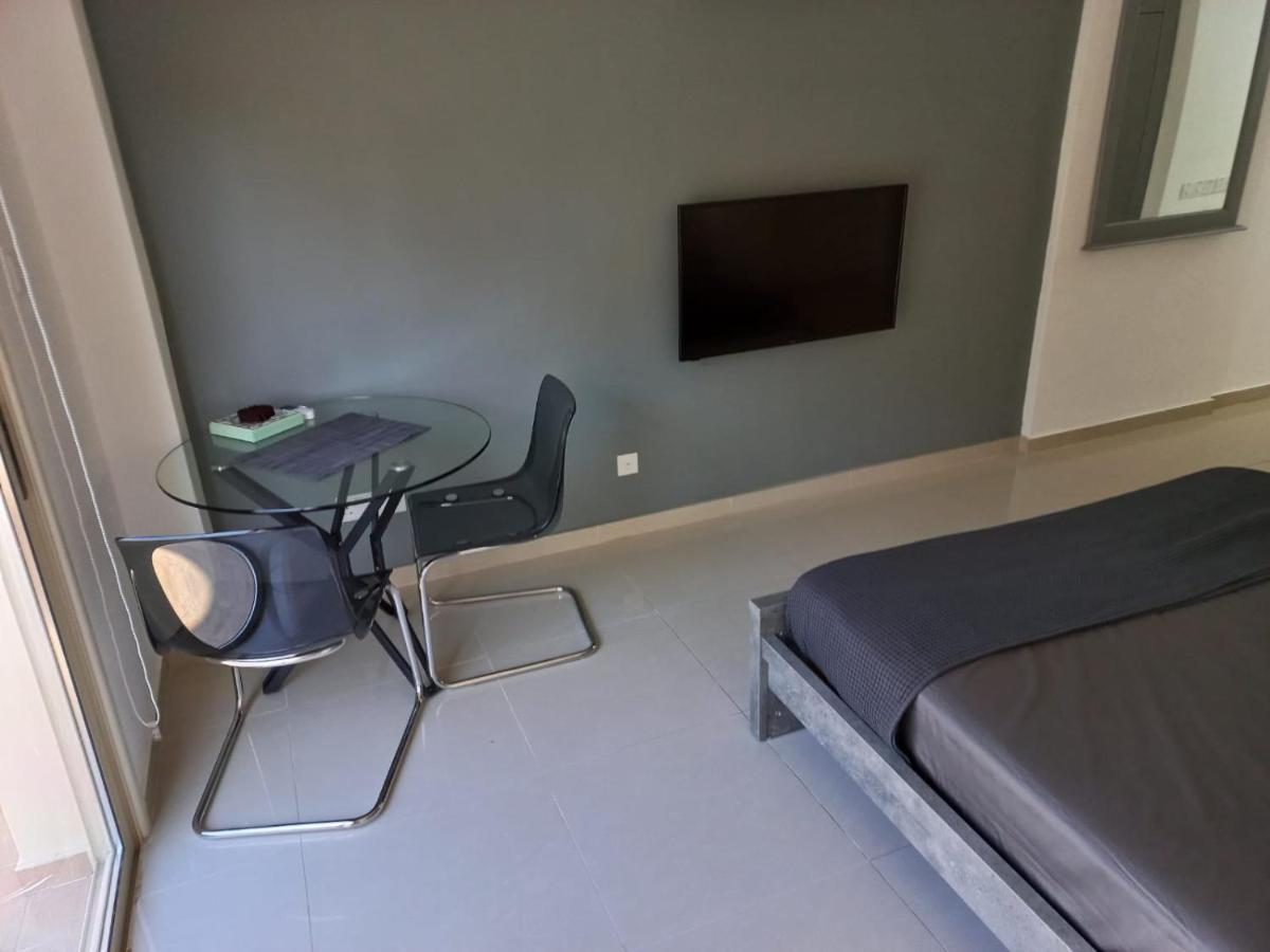 Modern Armonia Court