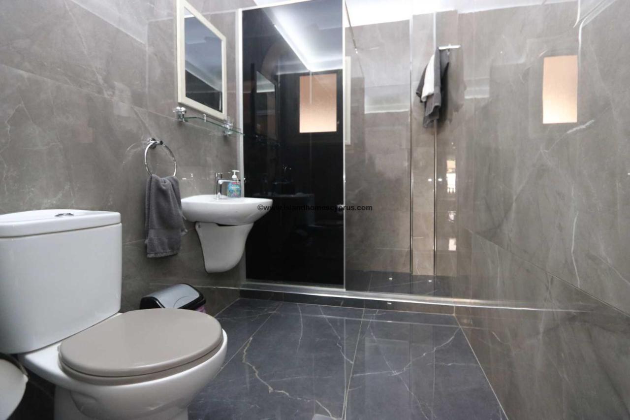Modern Armonia Court Apartment
